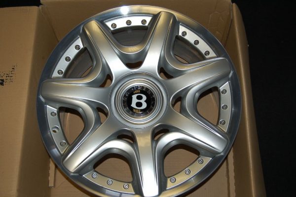 <span class="light">Bentley</span> Continental GT 20″ – Mulliner Wheel set